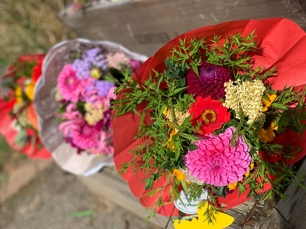 farbenfrohe Blumensträuße