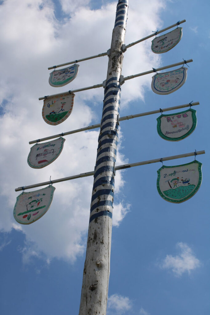 Bio-Garten Maibaum mit allen Gewerken